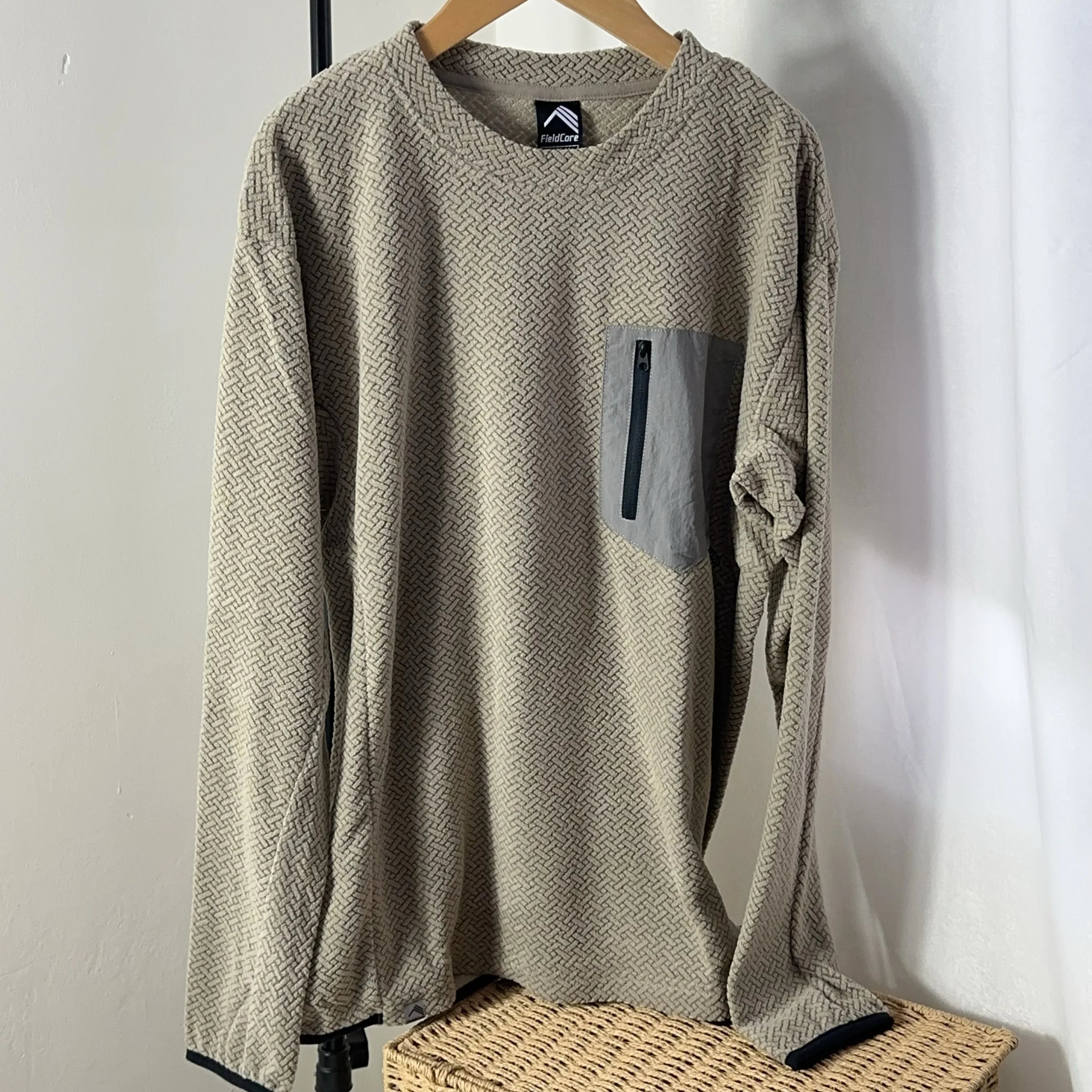Detalle bolsillo canguro sudadera casual heavyweight Hilos & Co